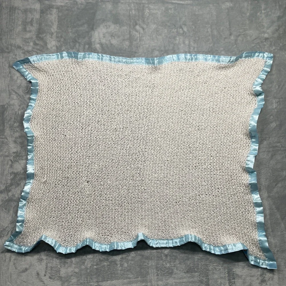 Winnie the Pooh Baby Knit Crochet Blanket Kid 30x35 White Blue Satin Ruffle Trim